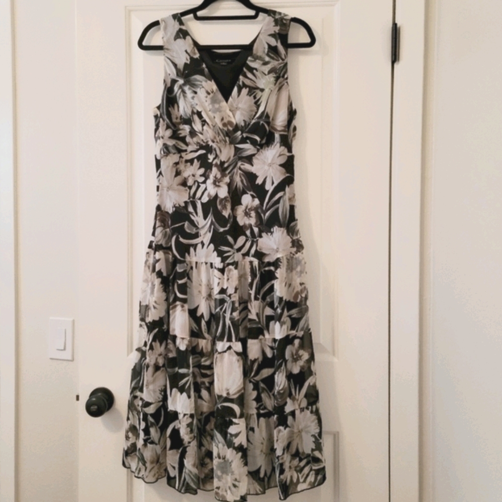 New Sleeveless, V-neck, Floral Print Dress - Size 10/M